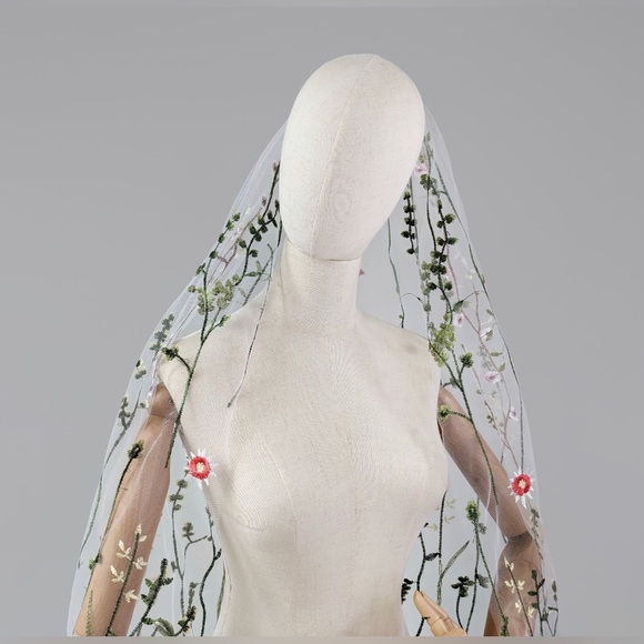 Wildflower Embroidered Veil - 63inches in Length - Picture 7 of 14